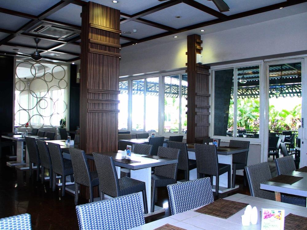 Solaris Hotel Malang Exterior photo