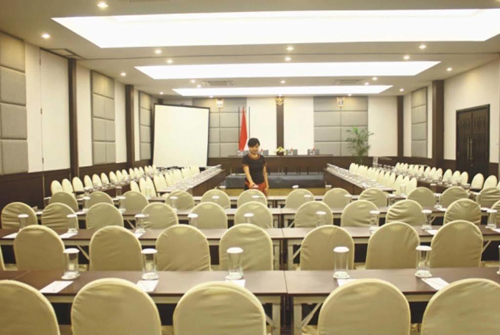 Solaris Hotel Malang Exterior photo
