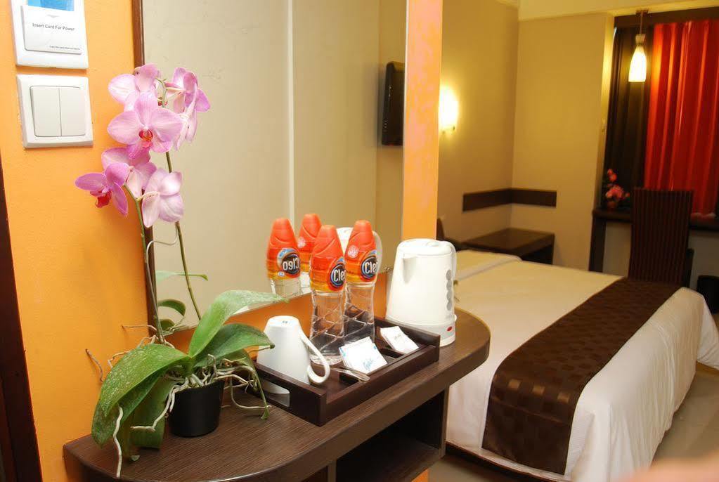 Solaris Hotel Malang Exterior photo