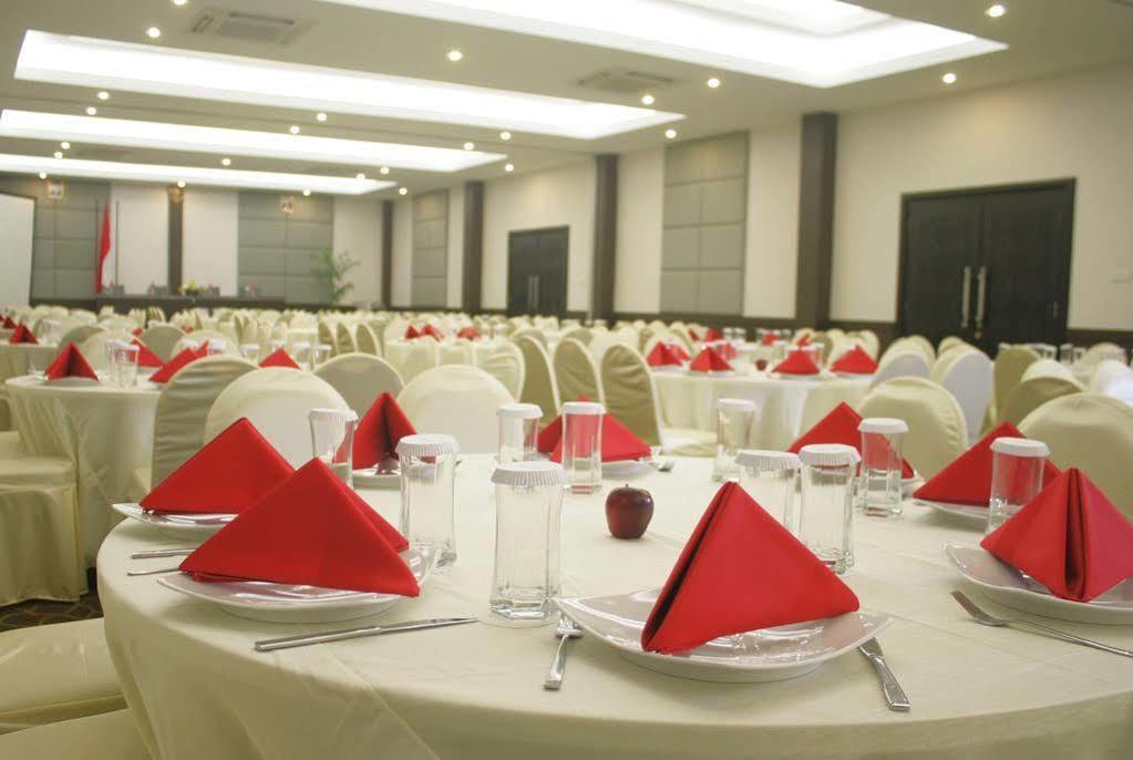 Solaris Hotel Malang Exterior photo