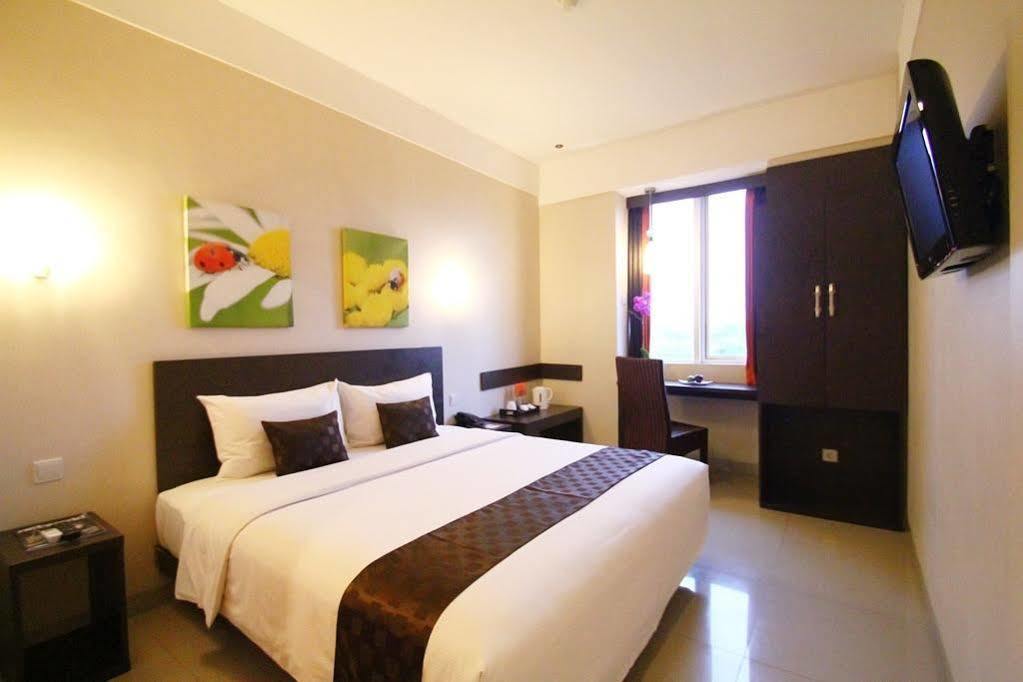 Solaris Hotel Malang Exterior photo