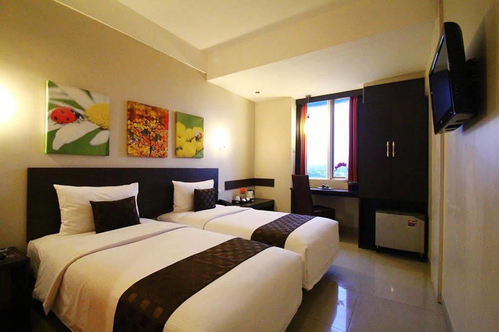 Solaris Hotel Malang Exterior photo